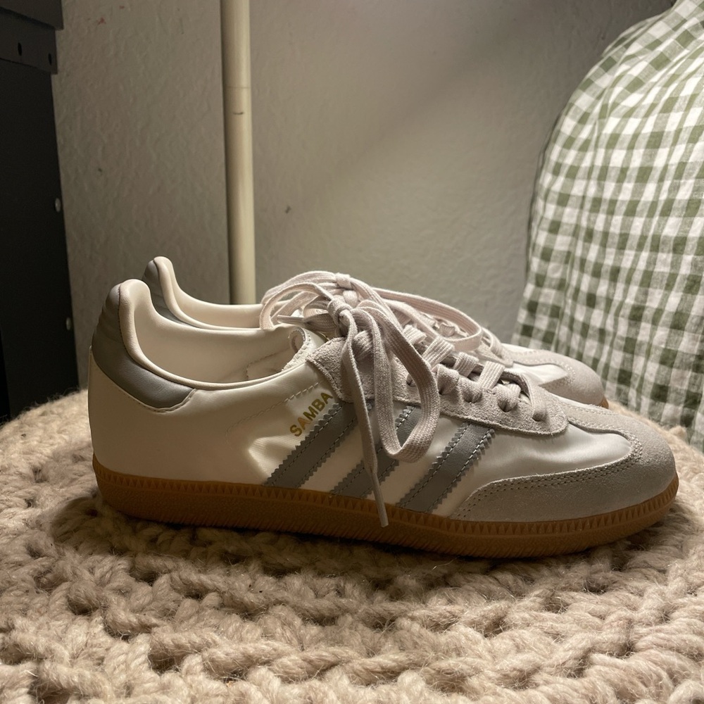 BRAND NEW Adidas Samba OG “Off White/alluminum” sneakers! - Picture 7 of 8